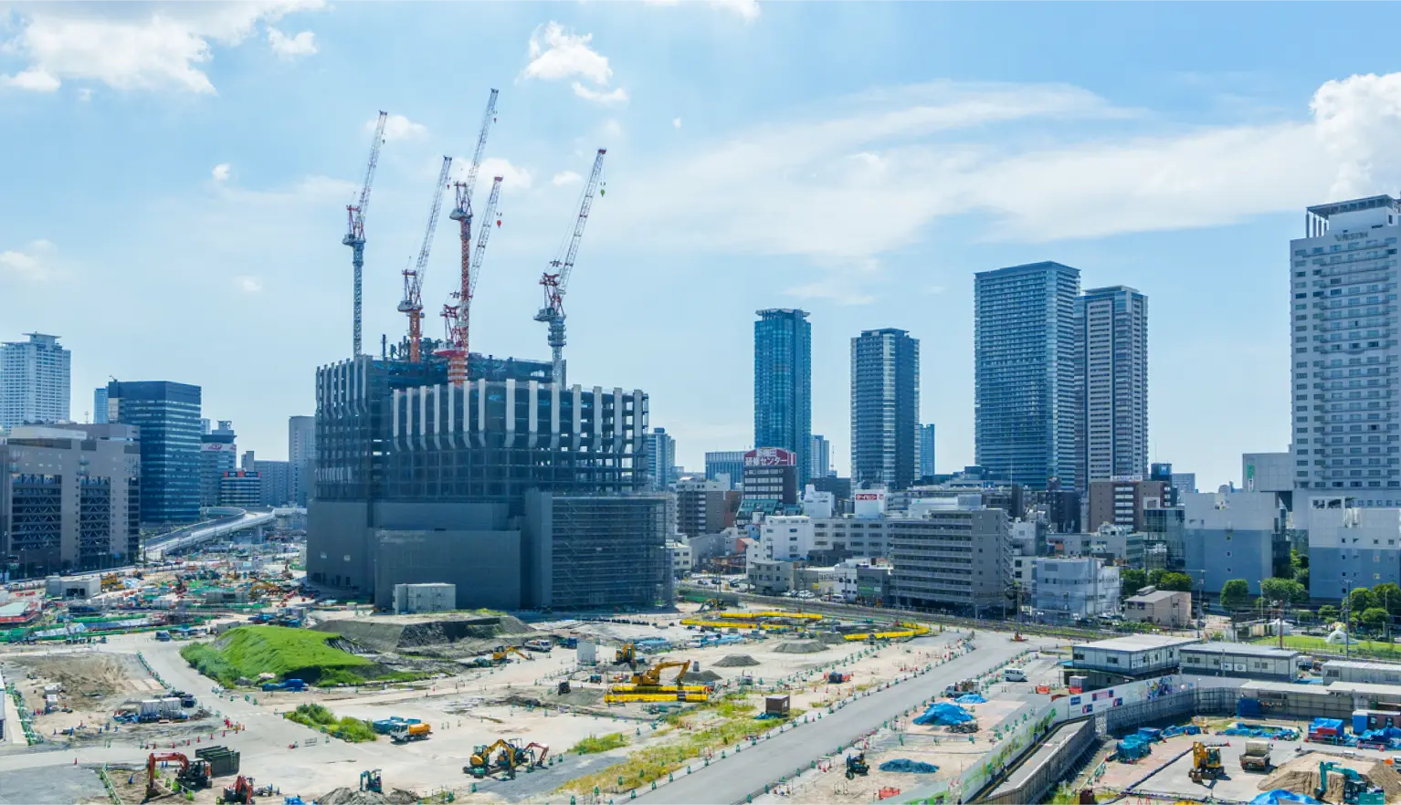 高層建築の建設現場