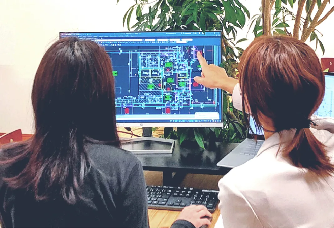 CADで図面を作成するスタッフ
